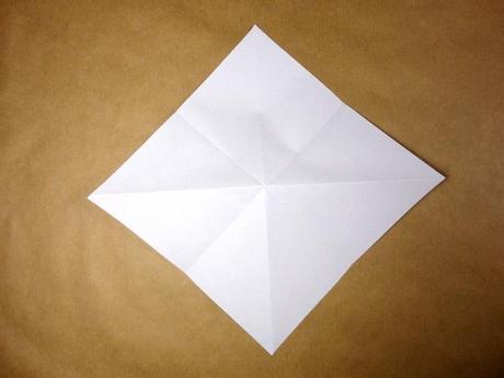 Prepara un árbol de Navidad con un cuadrado de papel como hacer arbol navideño 3D papel origami papiroflexia manualidades infantiles navidad