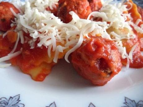 Raviolis de Ricotta y Espinacas con Albondiguillas