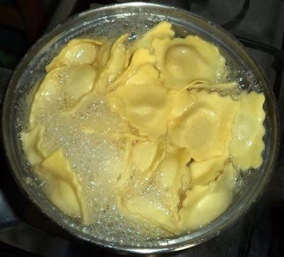 Raviolis de Ricotta y Espinacas con Albondiguillas Raviolis de Ricotta y Espinacas con Albondiguillas