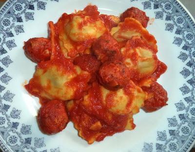 Raviolis de Ricotta y Espinacas con Albondiguillas Raviolis de Ricotta y Espinacas con Albondiguillas