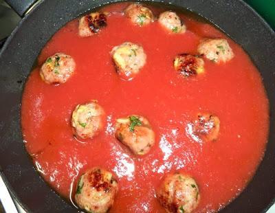 Raviolis de Ricotta y Espinacas con Albondiguillas Raviolis de Ricotta y Espinacas con Albondiguillas