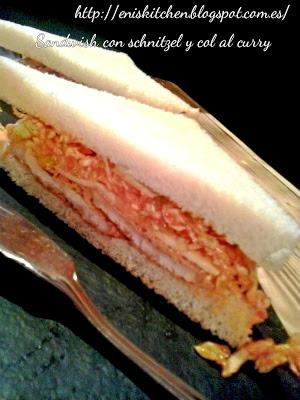 El sandwish de mama!   Sandwish con schnitzel , ensalada de col al aliño curry