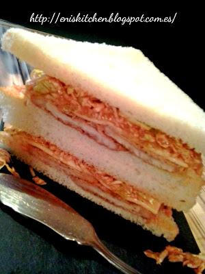 El sandwish de mama!   Sandwish con schnitzel , ensalada de col al aliño curry