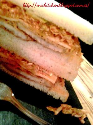 El sandwish de mama!   Sandwish con schnitzel , ensalada de col al aliño curry