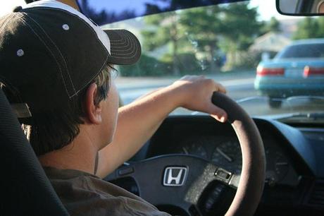 Las 10 aplicaciones móviles más usadas por los jóvenes cuando conducen vehículos