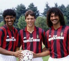 Van_Basten_Gullit_Rijkaard_1988-230x205