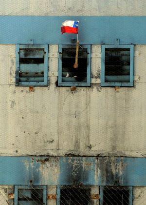 “Declaración de Chacabuco” .Recuperan mensaje de presos chilenos durante la dictadura enterrado en una botella