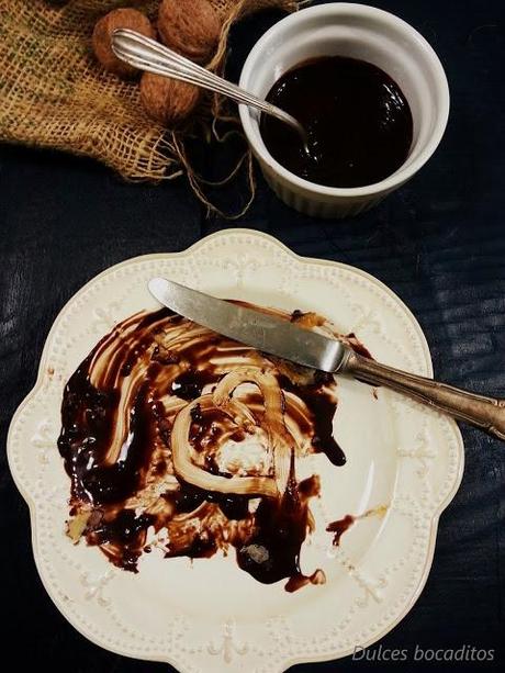 PERAS EN HOJALDRE RELLENA DE NUECES Y BAÑADAS EN CHOCOLATE