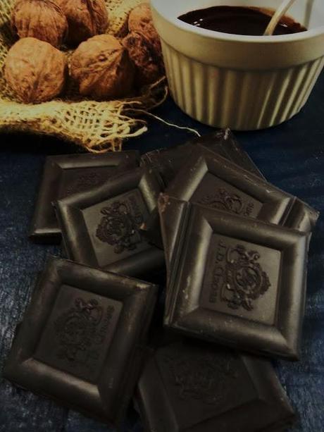 PERAS EN HOJALDRE RELLENA DE NUECES Y BAÑADAS EN CHOCOLATE