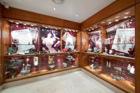 'Joyas exclusivas para mujeres únicas' by Tomás Colomer