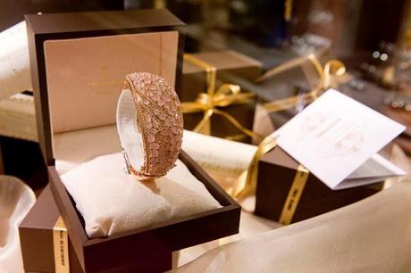 'Joyas exclusivas para mujeres únicas' by Tomás Colomer