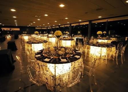 Es Tendencia: mesas de banquetes de boda iluminadas por debajo