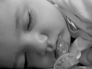 bebe durmiendo plácidamente