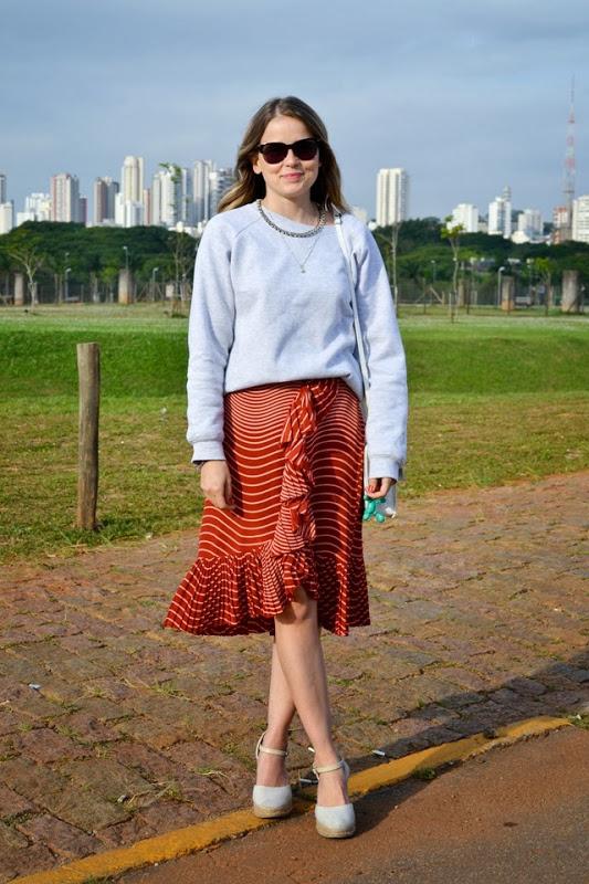 essential-sweatshirt-street-style-sao-paulo-fashion-week-_-1