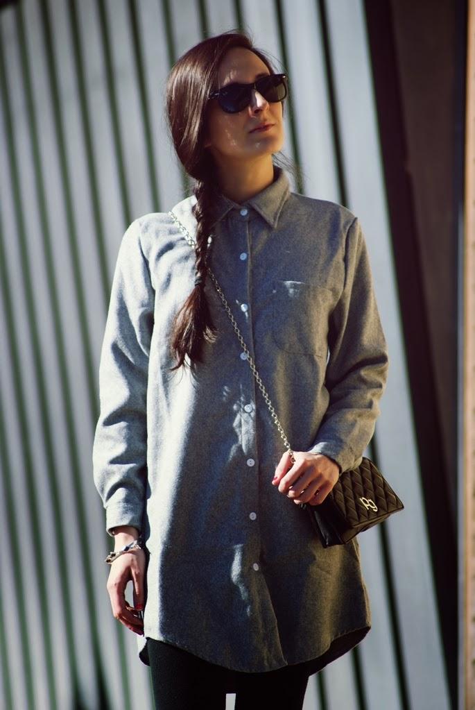 Super oversize shirtShirt: Choies boots: Zara Bag: Purifi...