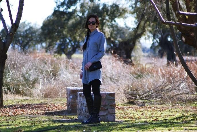 Super oversize shirtShirt: Choies boots: Zara Bag: Purifi...
