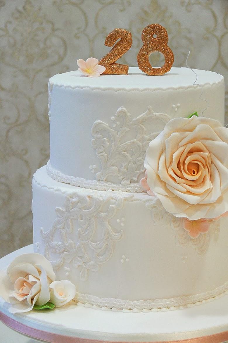 Mi Birthday Cake! Happy 28 to me :)