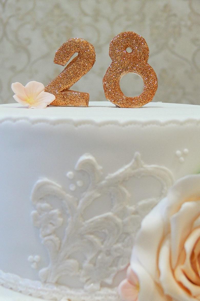 Mi Birthday Cake! Happy 28 to me :)