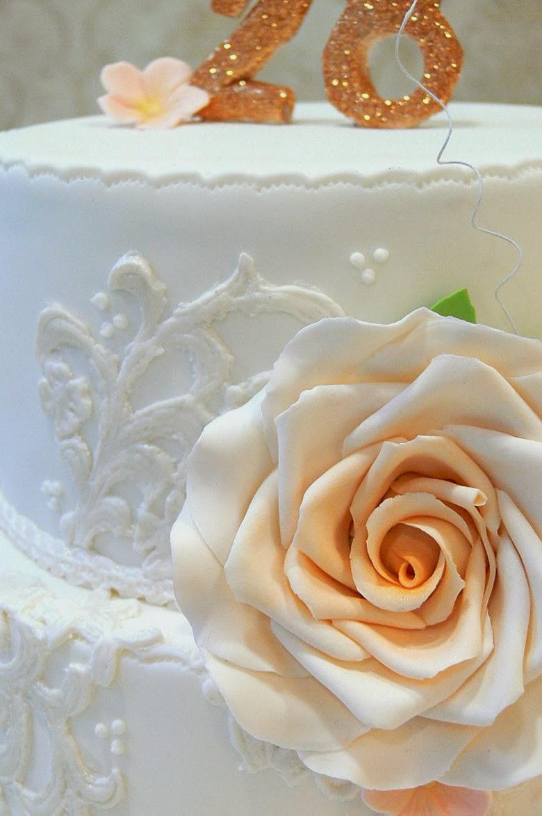 Mi Birthday Cake! Happy 28 to me :)