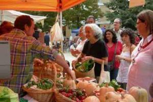 Hasta 25 puestos puedes encontrar en el mercadillos ecológicos de Torrelavega