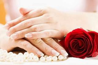 COSAS QUE TUS UÑAS DICEN DE TU SALUD