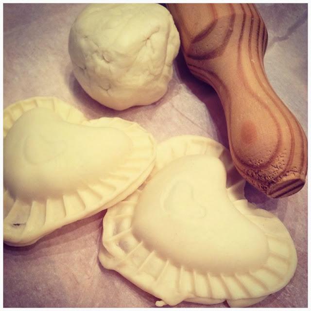 receta: chaussons de morcilla, chutney de cebolla y pera - chausson with morcilla, onion chutney and pear