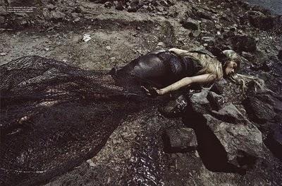 Kristen McMenamy, portada de Vogue Italia, Septiembre 2010. Impactantes imágenes