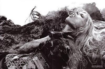 Kristen McMenamy, portada de Vogue Italia, Septiembre 2010. Impactantes imágenes