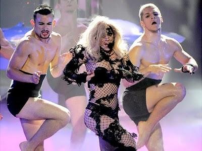 Armani y Lady Gaga: Una extraña pareja