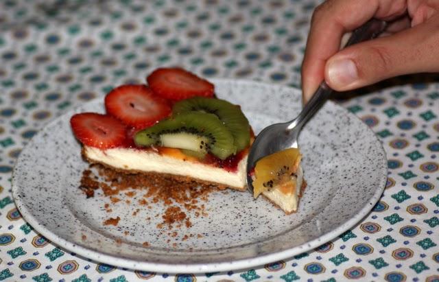 Tarta de queso con fruta fresca