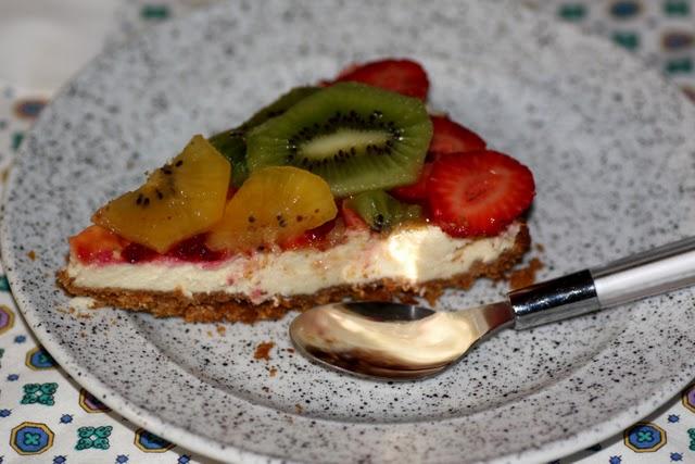 Tarta de queso con fruta fresca