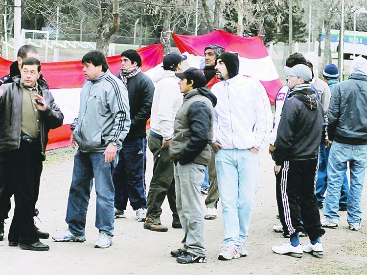 Vélez y Estudiantes, nuevos escándalos de los barras.