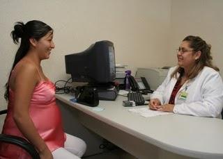 Clínica de embarazo logra 90 por ciento de éxito en gestación de alto riesgo