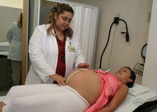 Clínica de embarazo logra 90 por ciento de éxito en gestación de alto riesgo