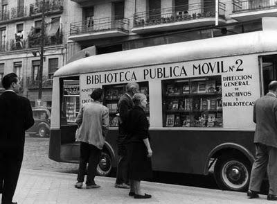 ¡VIVAN LAS BIBLIOTECAS PÚBLICAS! (ARTÍCULO DE MUÑOZ MOLINA)