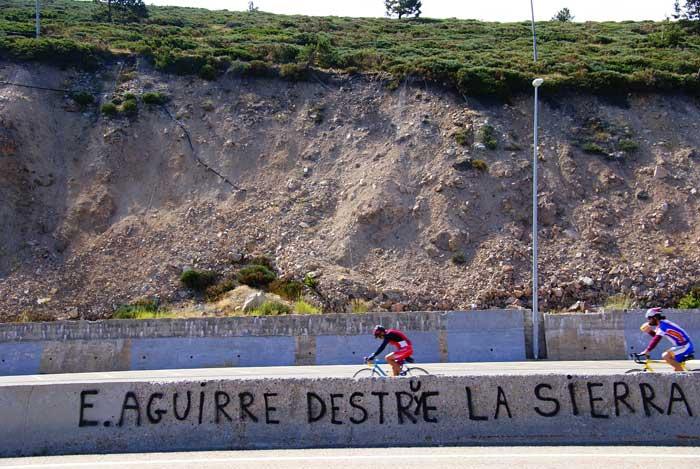 Aparecen decenas de pintadas en el Puerto de Navacerrada contra el PORN de la Especulación