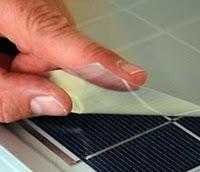 Una película adhesiva que consigue que los paneles solares funcionen mejor