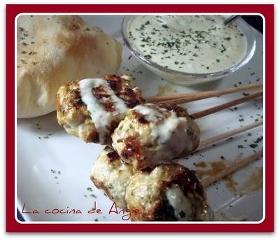 KOFTA DE POLLO CON SALSA DE YOGUR