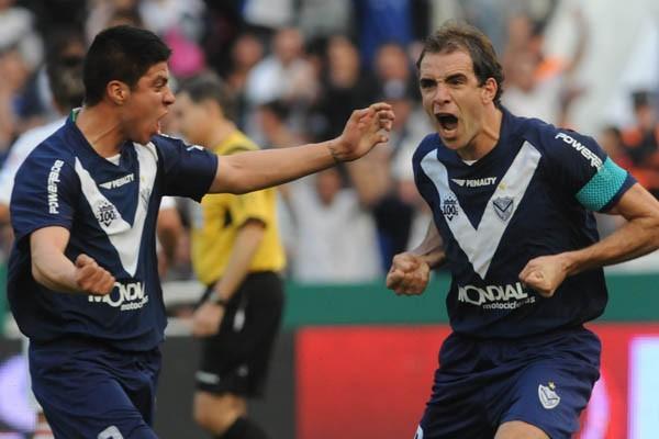 Sin brillar, Velez venció a Argentinos y lidera en soledad