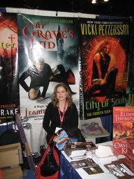 Lo próximo de Jeaniene Frost y Name that Kitty?