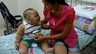 Un bebé chino de veinte kilos