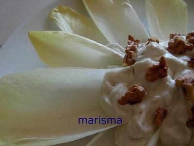 Endivias con mousse de queso azul