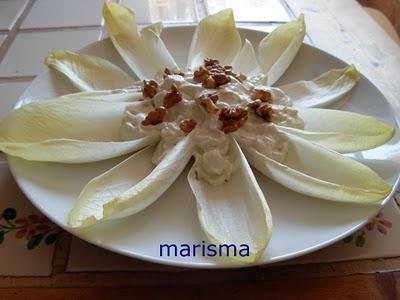 Endivias con mousse de queso azul