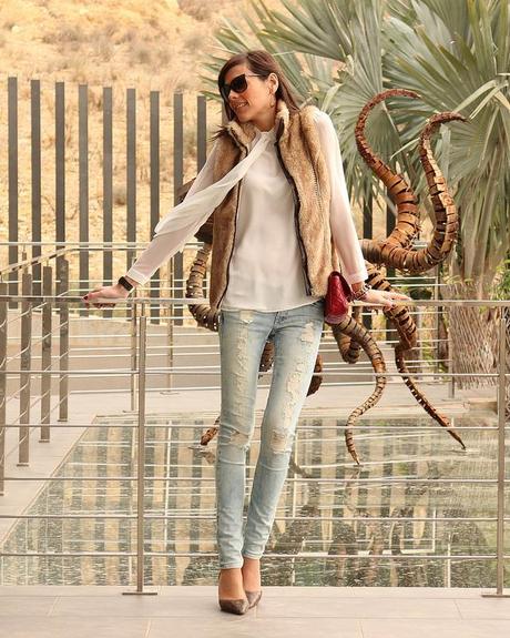 Con mi chaleco de pelo Con mi chaleco de pelo