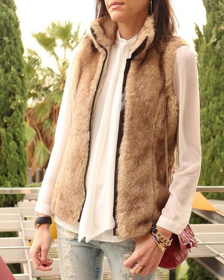 Con mi chaleco de pelo Con mi chaleco de pelo