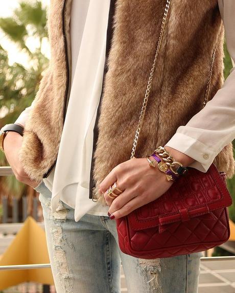 Con mi chaleco de pelo Con mi chaleco de pelo