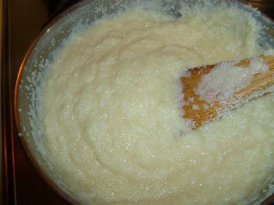 Pudín de polenta con coco y pasas