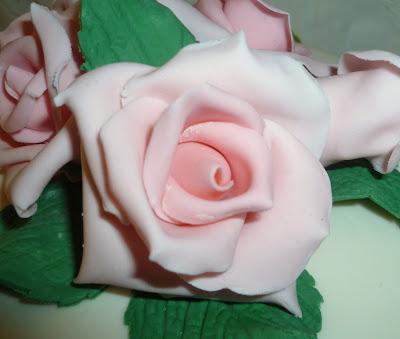 Rosas modeladas con fondant