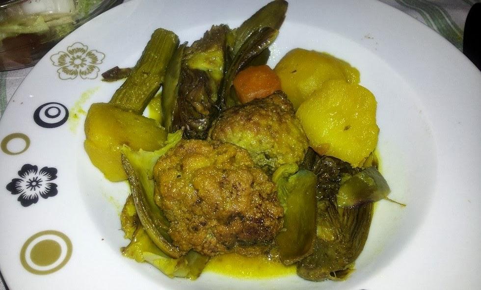 Guiso de albóndigas con patatas y alcachofas acompañado de vino Valdepeñas #Diadelvino en twitter