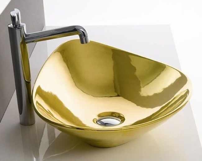 Lindos baños en color dorado